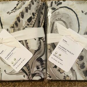 Pottery Barn Shams (2pk)